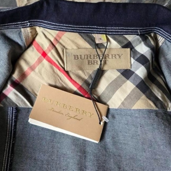 NWT Burberry Women's Dark Blue Denim Jacket with Gold Buttons - Picture 4 of 9